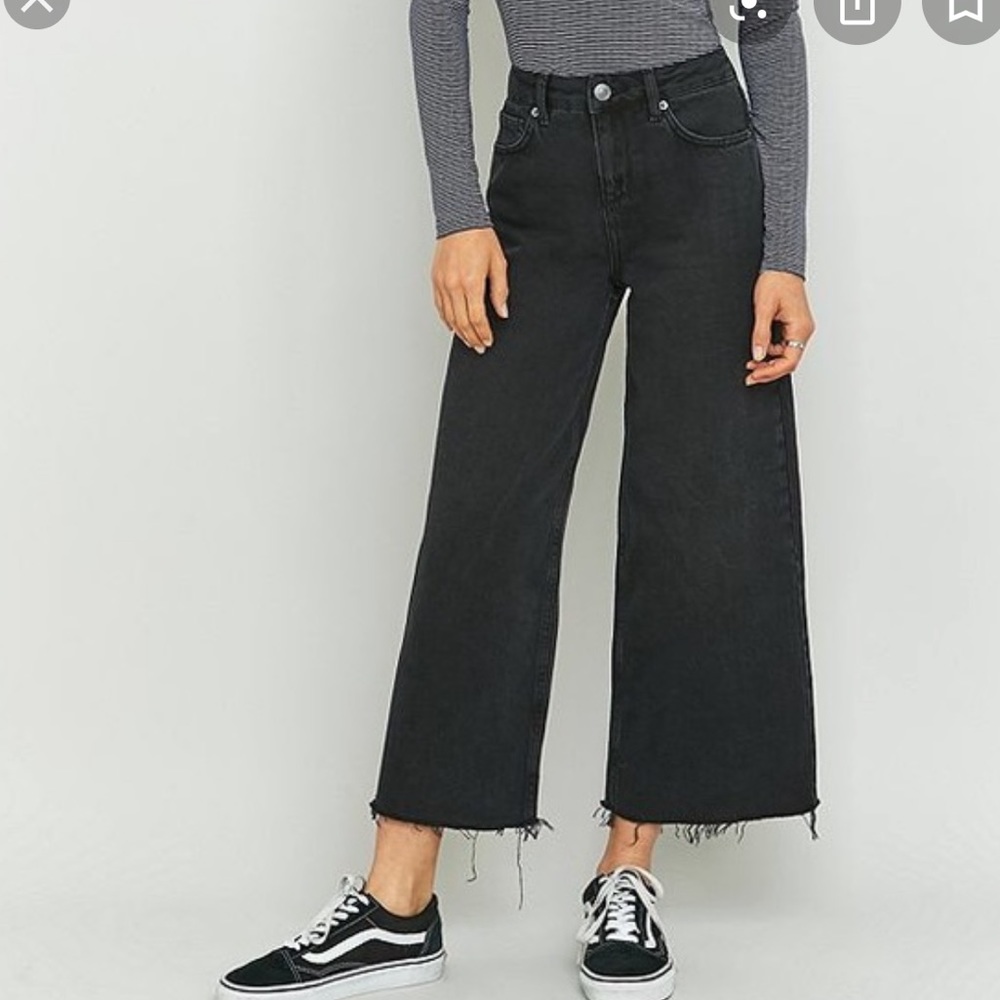 BDG Black Demin Wide Leg Frayed Hem Jeans